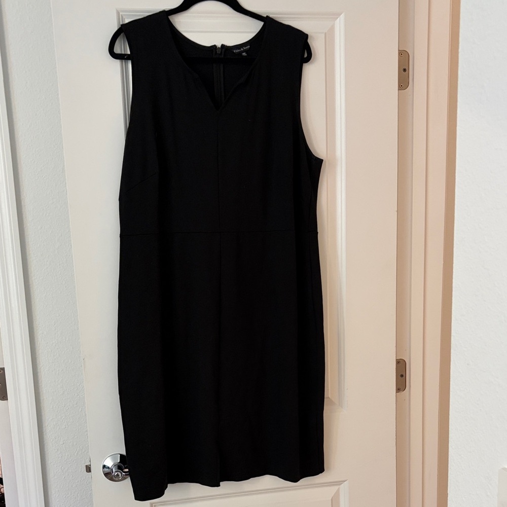 Chic Black Sleeveless Mini Dress